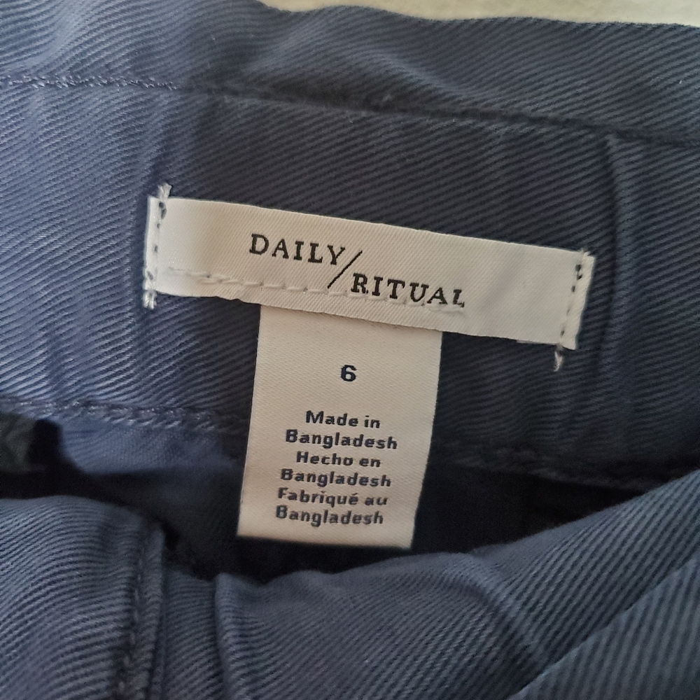 Daily Ritual shorts - Picture 5 of 9